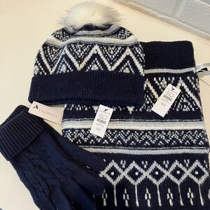 Beautiful Talbots Navy and White Beaded Hat, Scarf and Gloves Set (nwt)